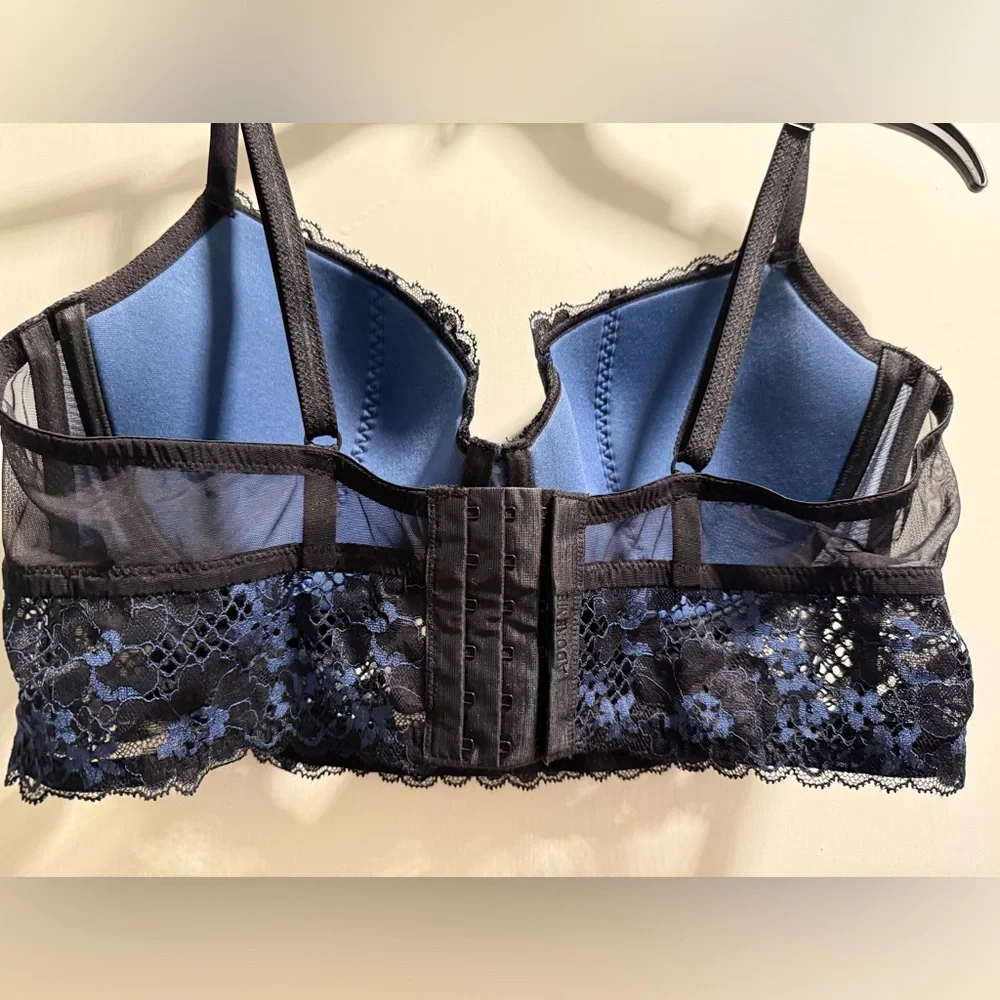 Elegant Lace Bralette in Navy Blue & Black - Picture 4 of 5